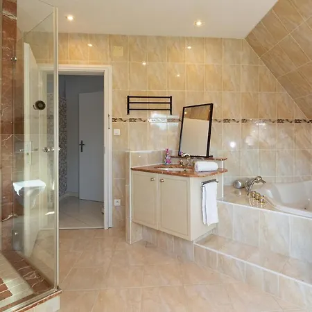 Villa Ours - Prive, Climatisation, Sauna, Borne D'arcade, Babyfoot *